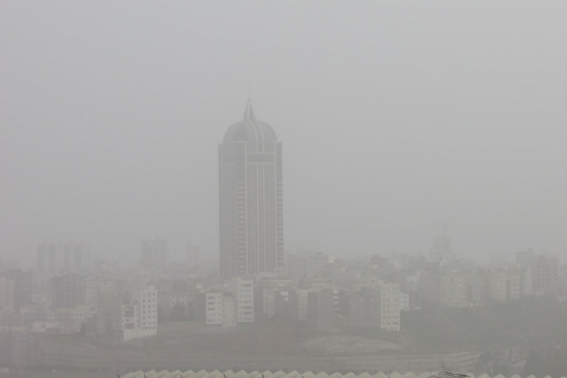 گرد و غبار در تبریز  - ساختمان برج تجارت جهانی